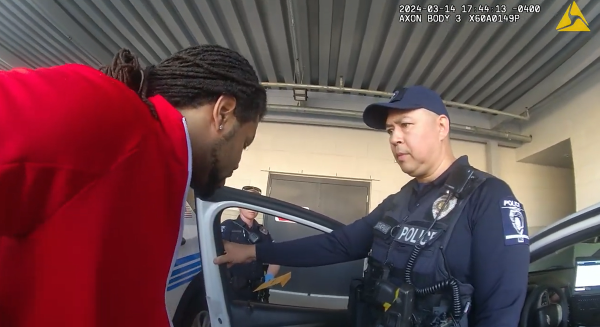 An arrestee confronts Officer Henry Chapman and says he sees stolen money.