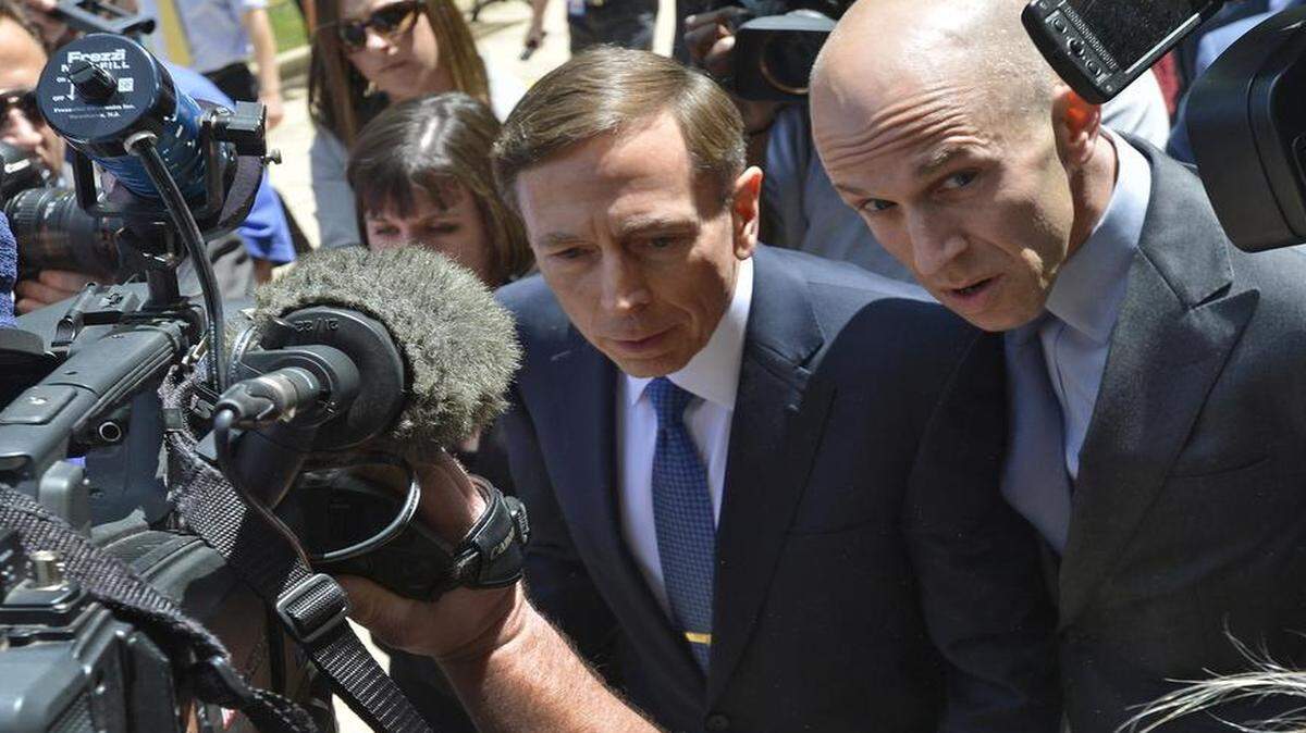 
Retired General David Petraeus arrives for his consolidated plea and sentencing hearings at the U.S. Courthouse in Charlotte, Thursday, April 23, 2015. The former commanding general and CIA director is accused of sharing top government secrets with his biographer/lover, Paula Broadwell of Charlotte. 
