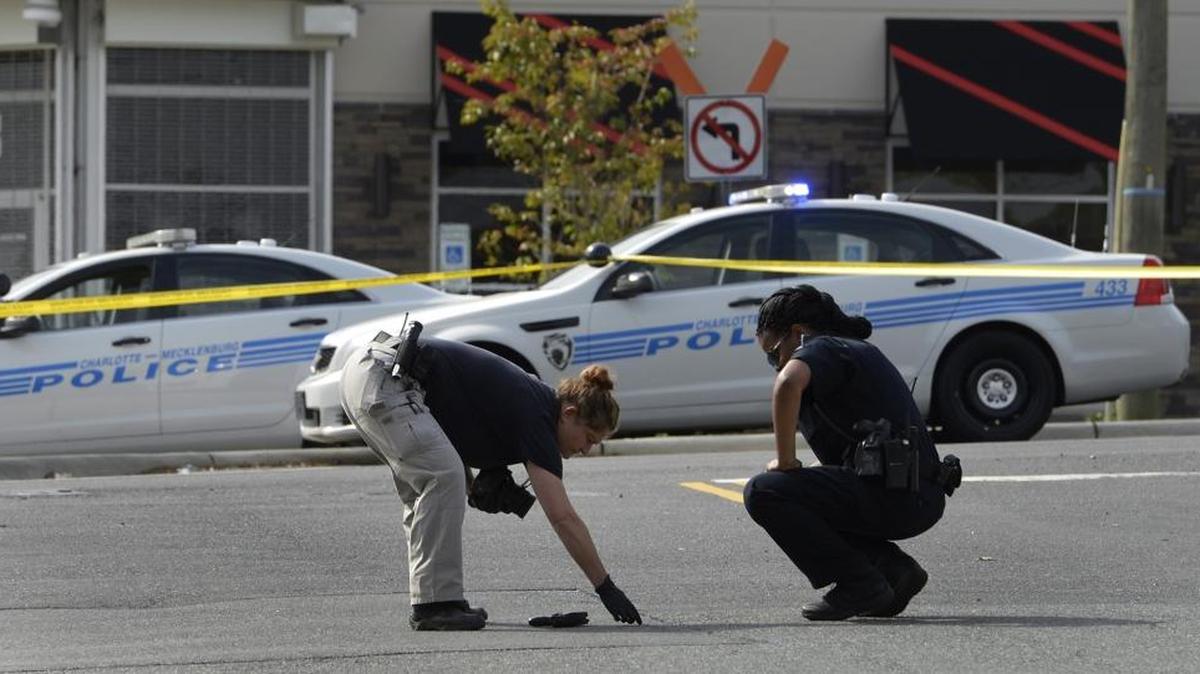 
Charlotte-Mecklenburg police closed Wilkinson Boulevard in both directions between West Morehead Street and Suttle Avenue Friday, October 16, 2015. 
