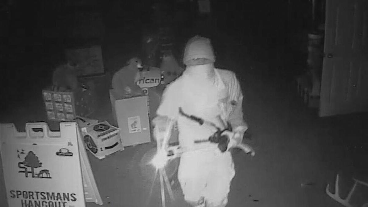 Statesville police are searching for thieves who stole 26 weapons from the Sportsmans Hangout store in Westpark Shopping Center on Taylorsville Highway early Monday.