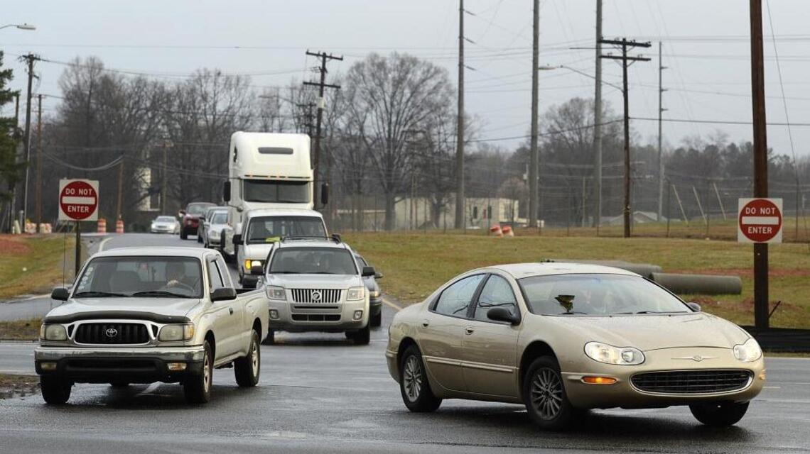 Moving into intersection OK for left turn