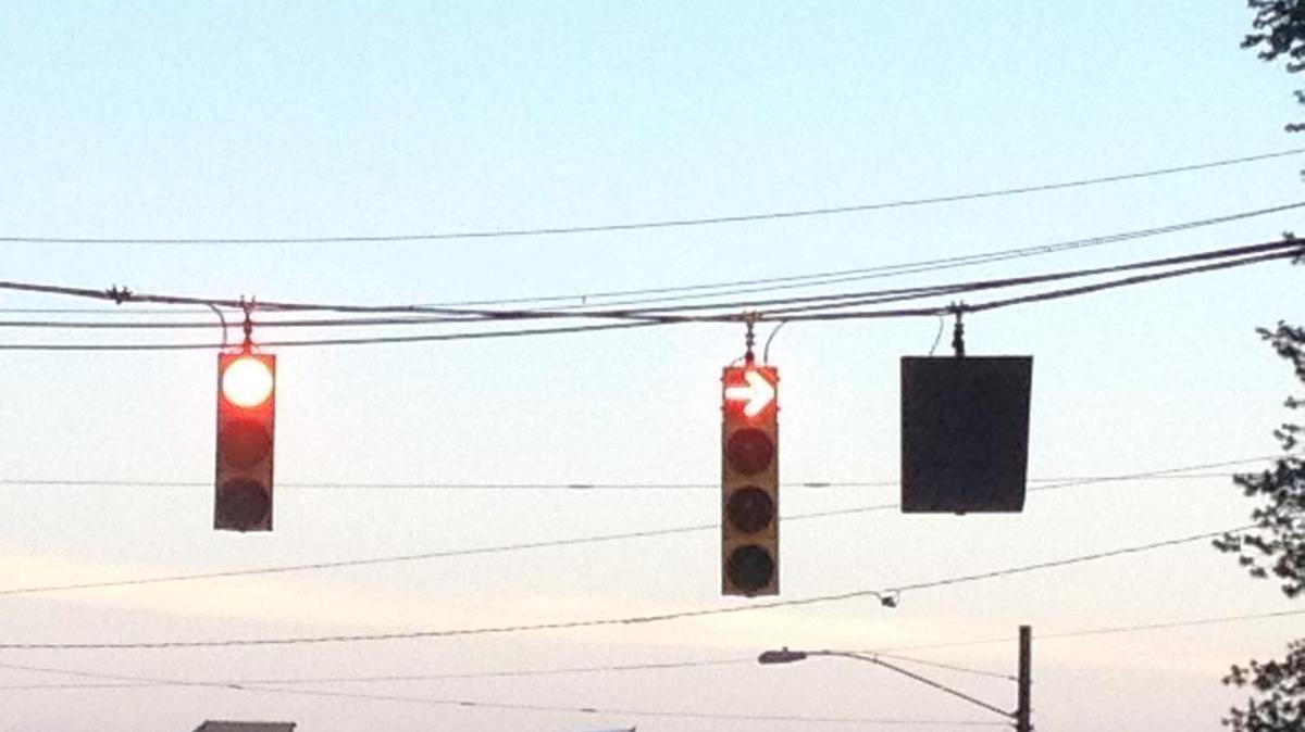 Can you turn right on a red arrow signal in Kansas and Missouri? What traffic laws say
