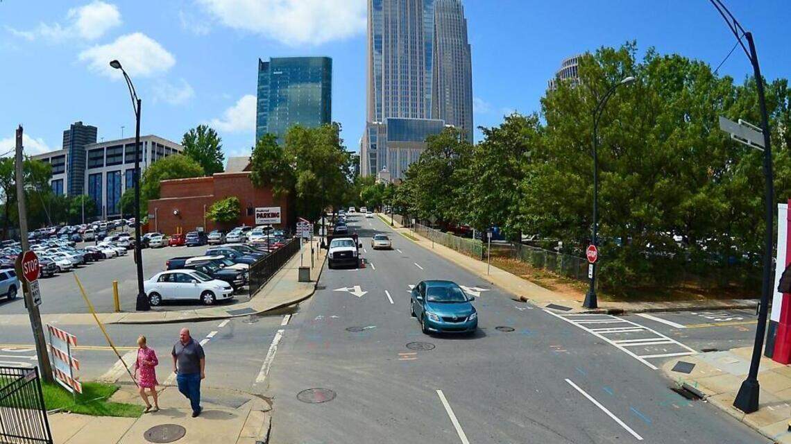 What are the highest-wreck intersections in Charlotte?