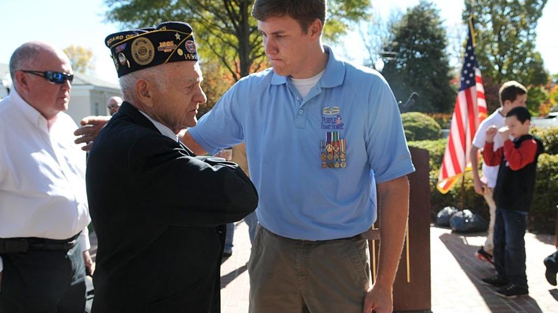 Dale Beatty, right, talks in 2010 with Navy veteran James Brooks, who served in the South Pacific during World War II. Beatty, who lost both legs while on patrol near Bayji, Iraq, in 2004, has died.