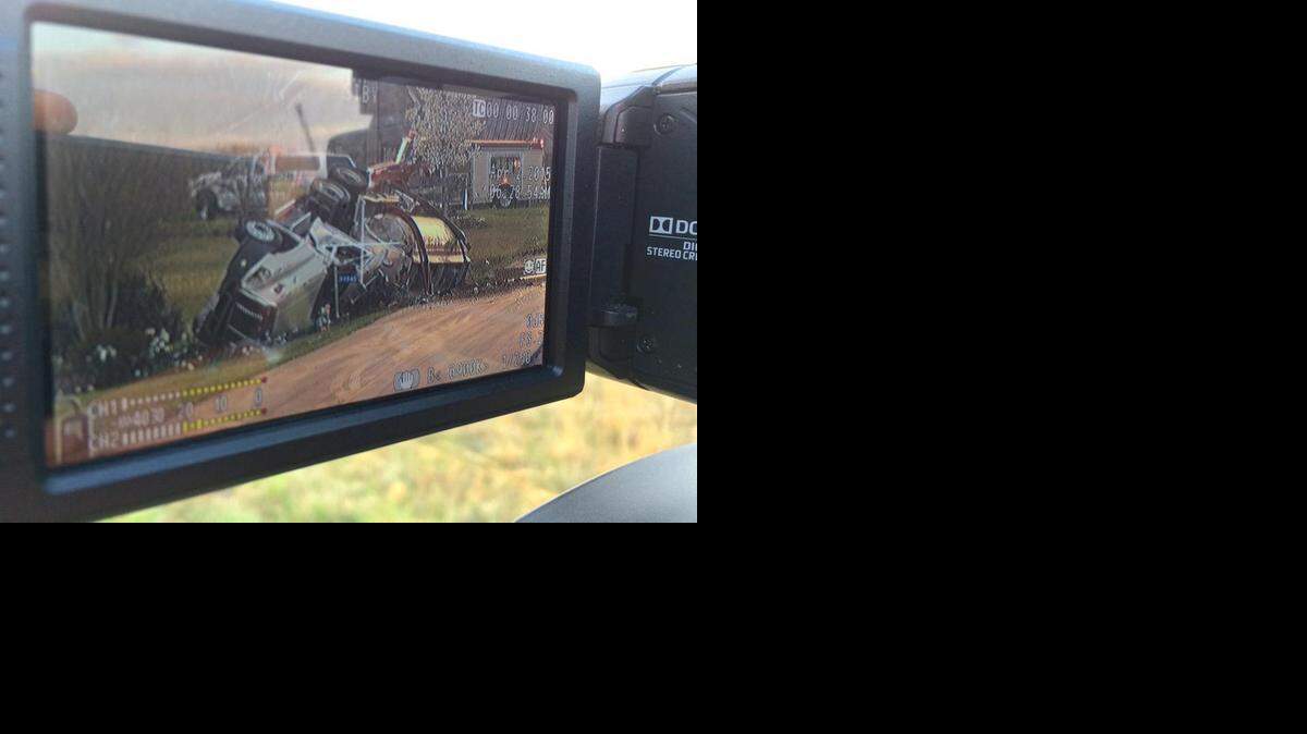 
Rowan authorities are evacuating an area around Bringle Ferry Road in Salisbury after a tanker truck overturned, spilling an unknown chemical.
