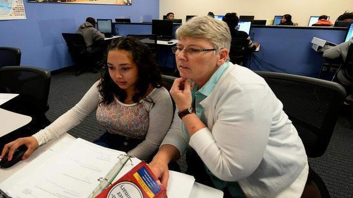 
Magdalena Enriquez, left, works with social studies adviser Teresa Thomas at Commonwealth High School in east Charlotte, a charter school that Accelerated Learning Solutions opened in 2014.
