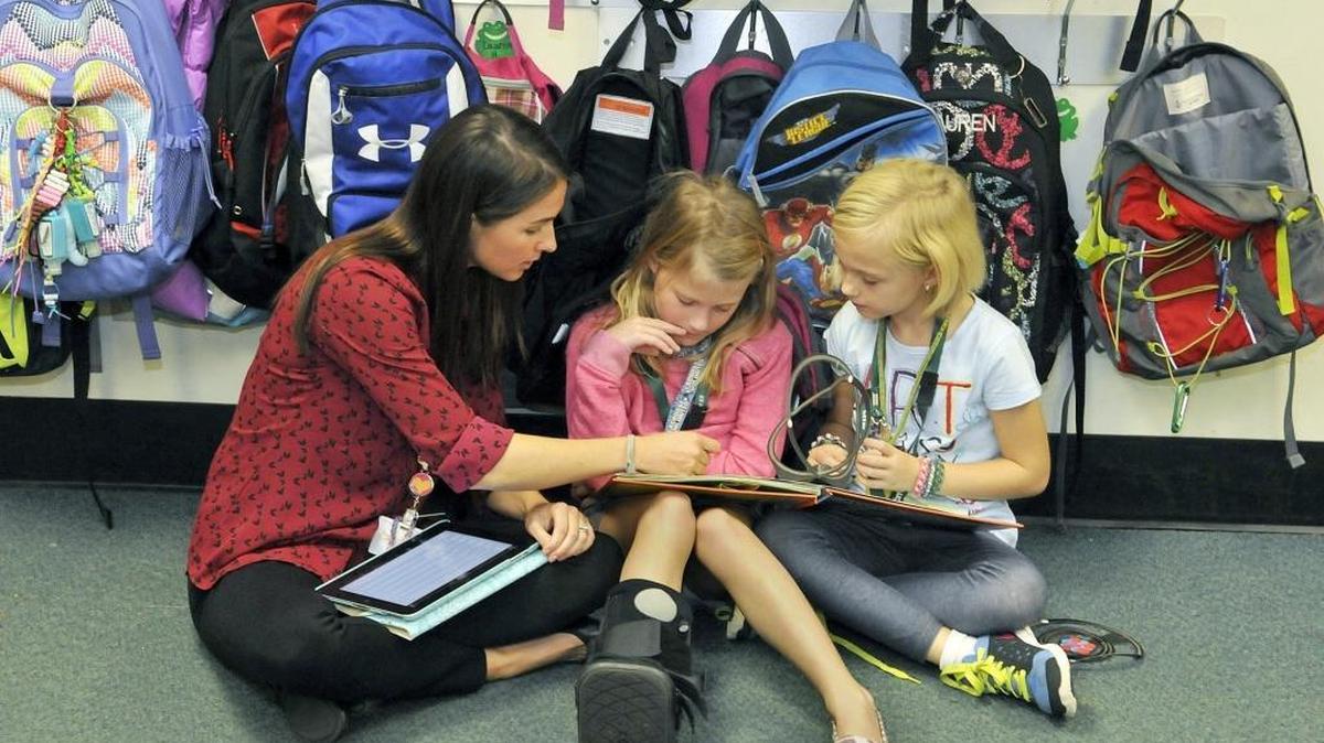 
Beverly Woods Elementary in CMS was one of three North Carolina schools awarded the U.S. blue ribbon school honor for 2015.
