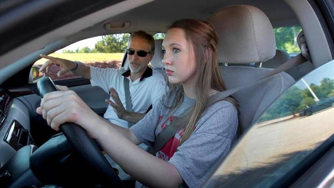 
Jordan Driving School instructor Robert Escamilla talks with student driver Courtney Barron, a rising sophomore at Cary High School in June. 
