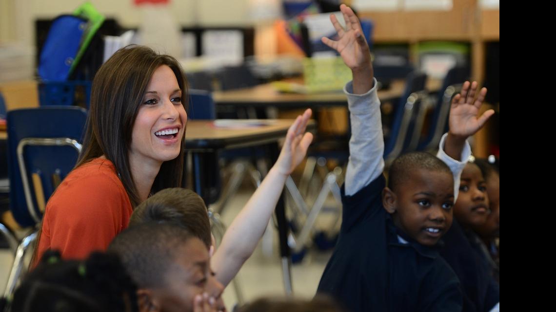 Kristin Cubbage, a teacher at Ashley Park K-8 School in Charlotte, was one of the teachers taking part in the Opportunity Culture program in this 2015 file photo. Charlotte-Mecklenburg Schools has won a federal grant to expand the Opportunity Culture program into more schools.