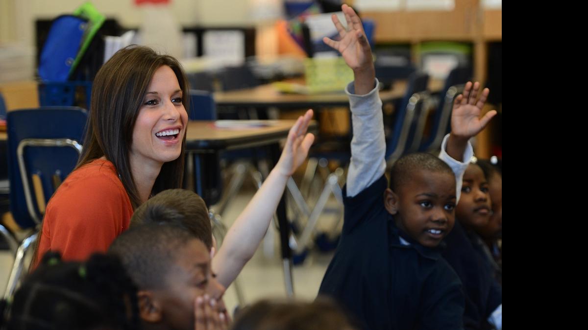 Kristin Cubbage, a teacher at Ashley Park K-8 School in Charlotte, was one of the teachers taking part in the Opportunity Culture program in this 2015 file photo. Charlotte-Mecklenburg Schools has won a federal grant to expand the Opportunity Culture program into more schools.