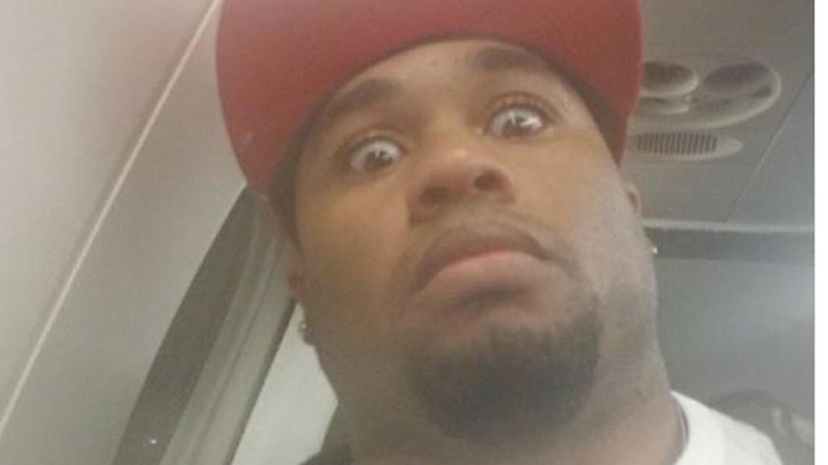 Former Carolina Panther Steve Smith tweeted a selfie with a humorous look of bewilderment on a plane at Charlotte Douglas International Airport on Wednesday. American Airlines replied with a tip on what to do after Smith encountered something uncomfortable.