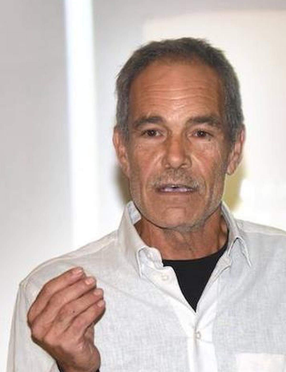 Lee Baumgarten speaks at an artists’ symposium in Liechtenstein in September 2017.