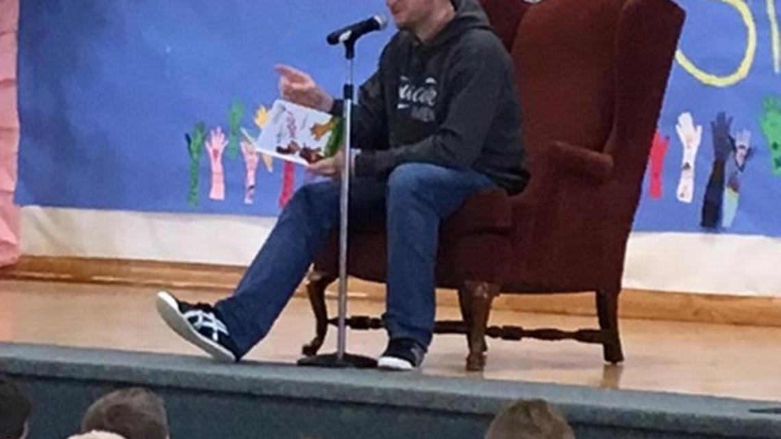 Dale Earnhardt Jr. reads to students at Blountville Elementary as part of Dollar General reading program.