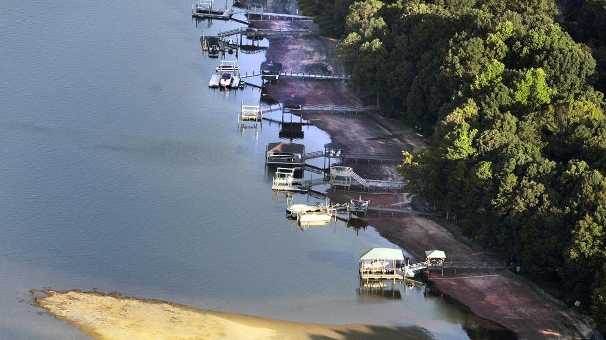 
The water level is low on Lake Norman near The Peninsula, Friday, August 28, 2015. Lake Norman, the largest in the Catawba chain, is 3.5 feet below its target level for this time of year, Duke Energy reports.
