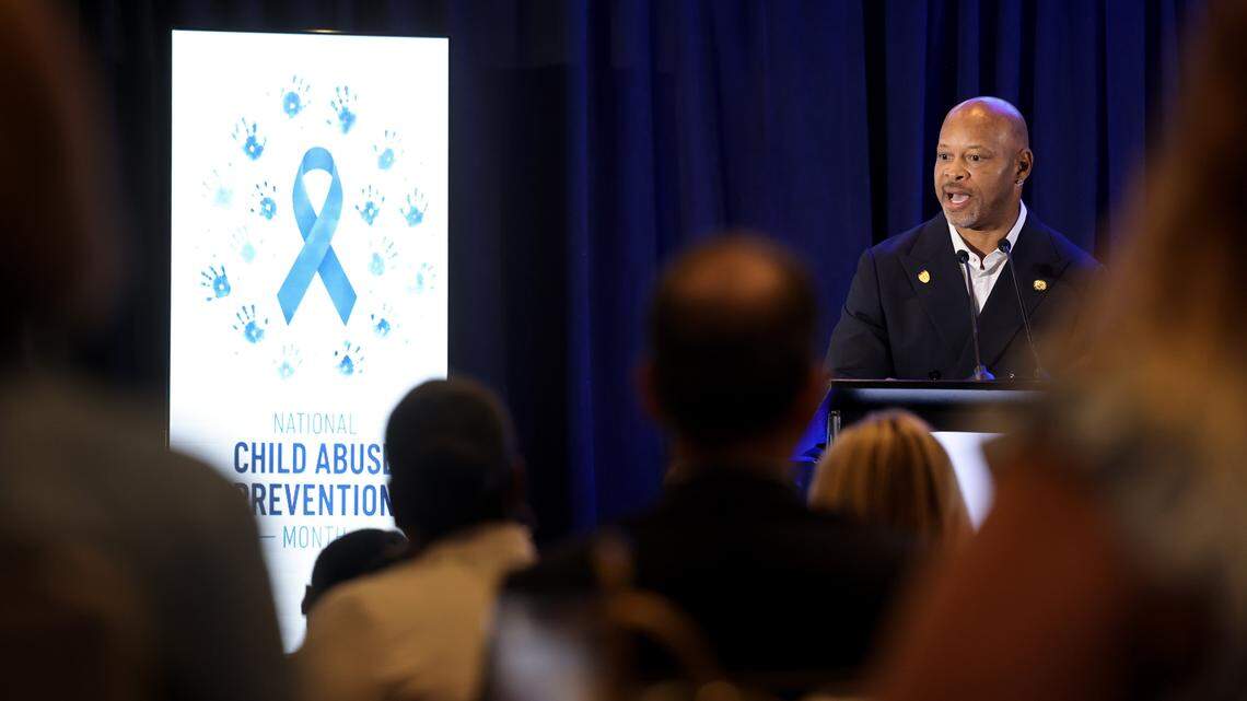 In Charlotte, Laveranues Coles shares story of being abused — and starting over