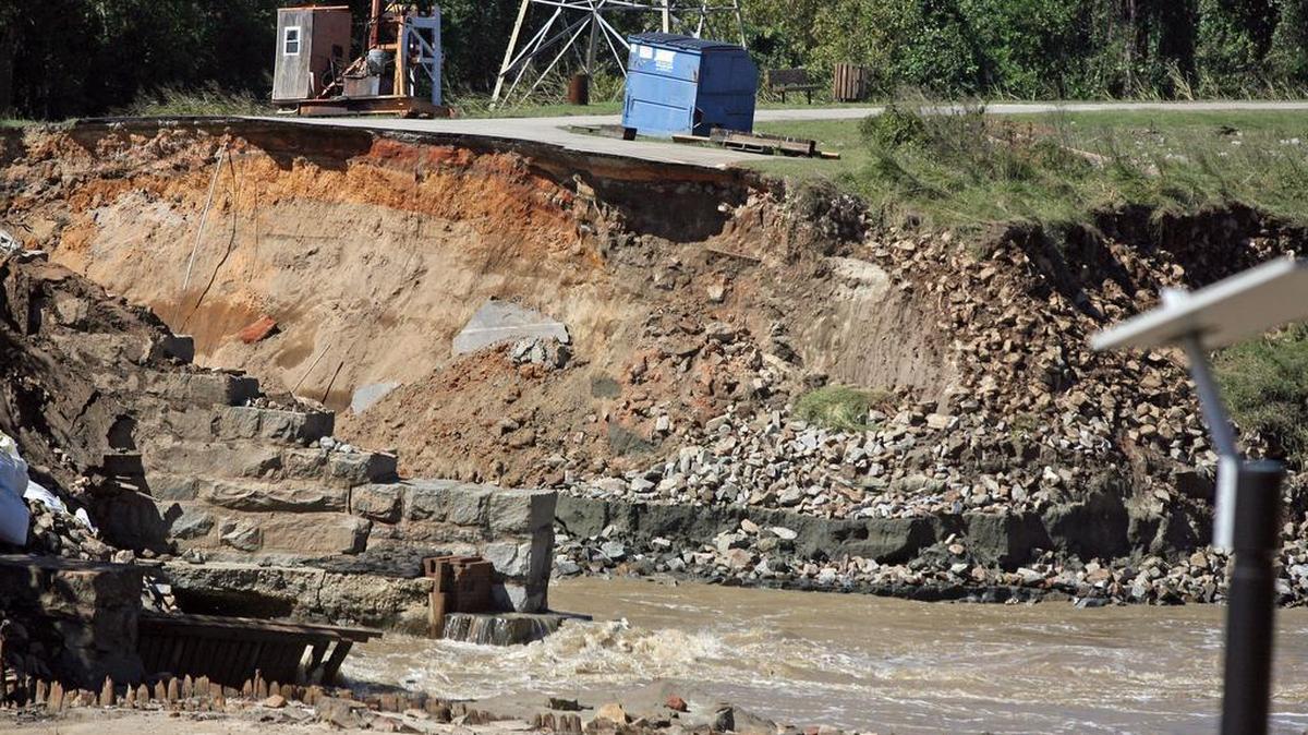 
Crews work Wednesday to add rocks and sandbags to the breached Columbia Canal. Water continued to flow from the canal Wednesday behind the South Carolina State Museum.
