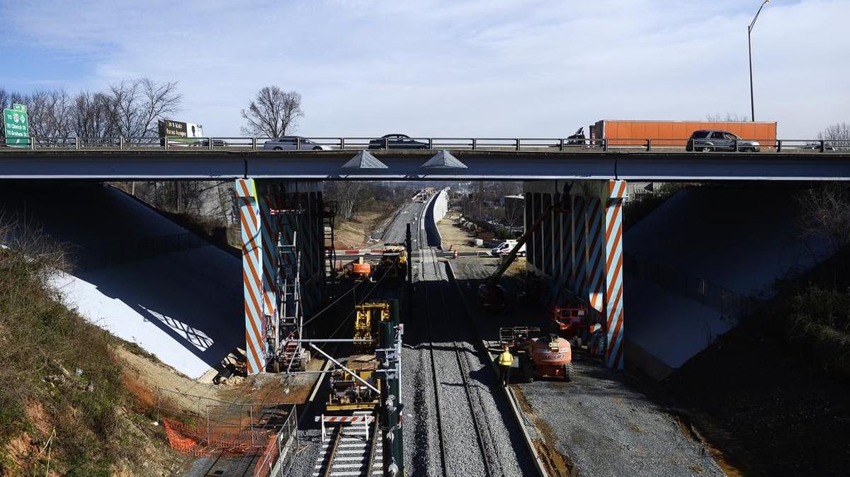 Crews have closed part of North Davidson Street because of “unsuitable” and “unstable” soil. In this picture, workers were painting the supports for the Brookshire Freeway above a portion of the Blue Line extension north of uptown Charlotte where the rear wall of a building collapsed in January. The owner of a small graphics company on North College Street said light-rail construction caused his 1,500 square-foot warehouse to collapse. Richa Graphics is adjacent to the Lynx Blue Line extension.