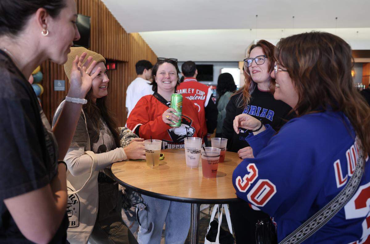 Sports romance lovers and hockey fans united at the Charlotte Checker’s Book Club night, hosted in partnership with Trope Bookshop.