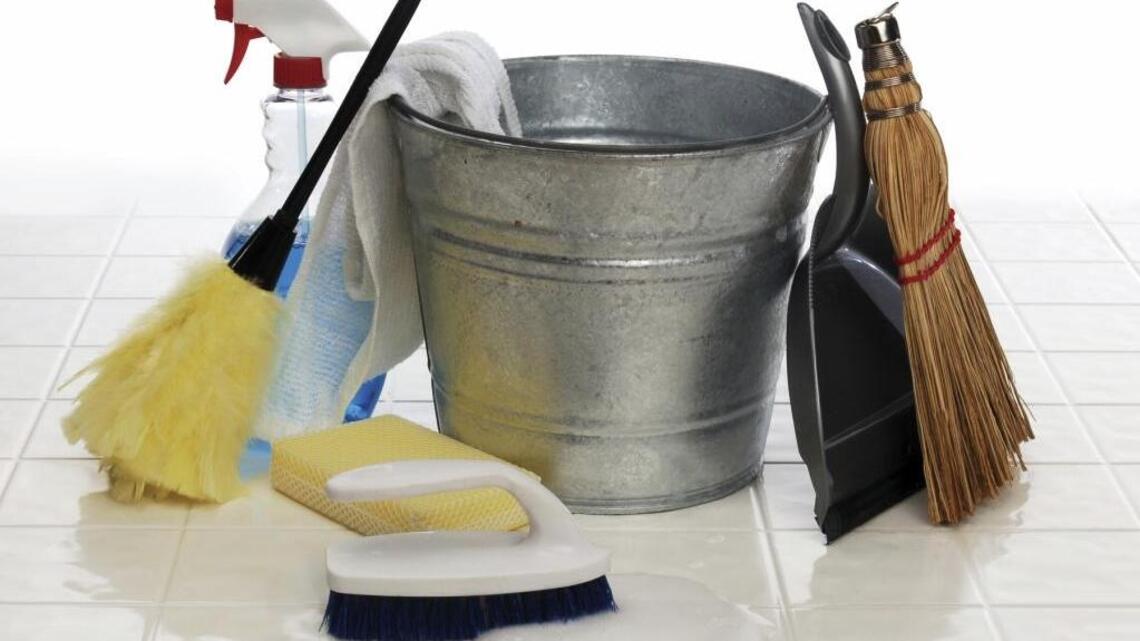 Sticky floors, old food, fruit flies & more at Wichita KS restaurants, hotels