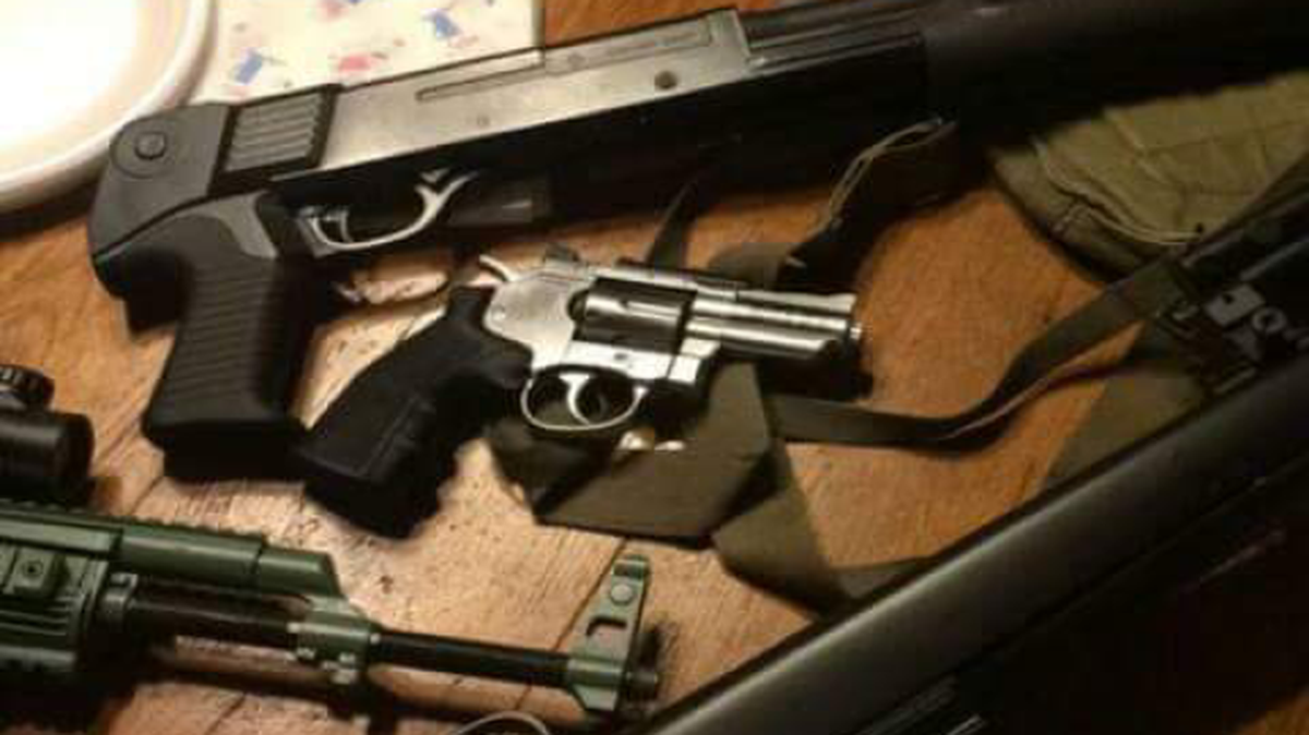 
Amber Beaver’s Facebook post showed four weapons.
