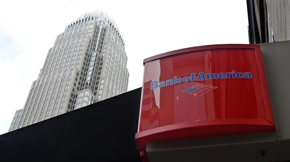 Bank of America sent in 184,000 applications for small-business stimulus loans after the second round of stimulus funding replenished the troubled federal program’s coffers.