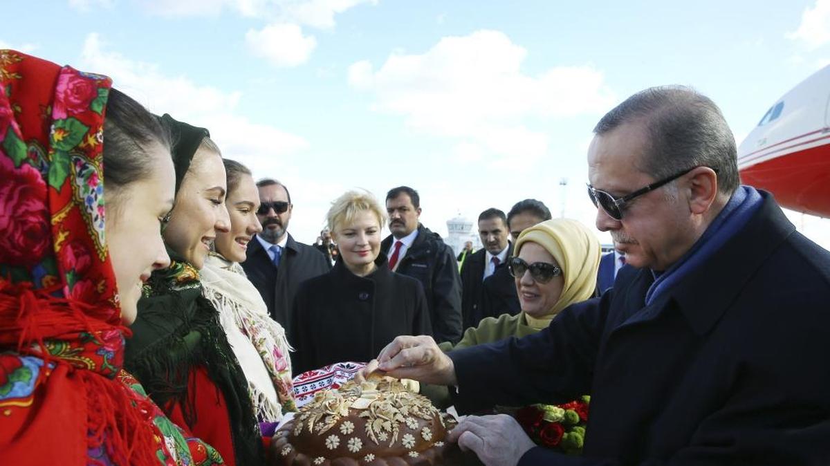 Turkey’s President Recep Tayyip Erdogan tries traditional Ukrainian bread after arriving in Kiev for an official visit on Monday. Turkish officials say Turkey is asking the United States to reverse its decision to suspend non-immigrant visa services at its diplomatic facilities, following the arrest of a consulate employee, saying both countries' citizens suffer from the move. Meanwhile, the bipartisan U.S. Commission on International Religious Freedom called on Turkey to release N.C. Christian pastor Andrew Brunson on the one-year anniversary of his detainment.