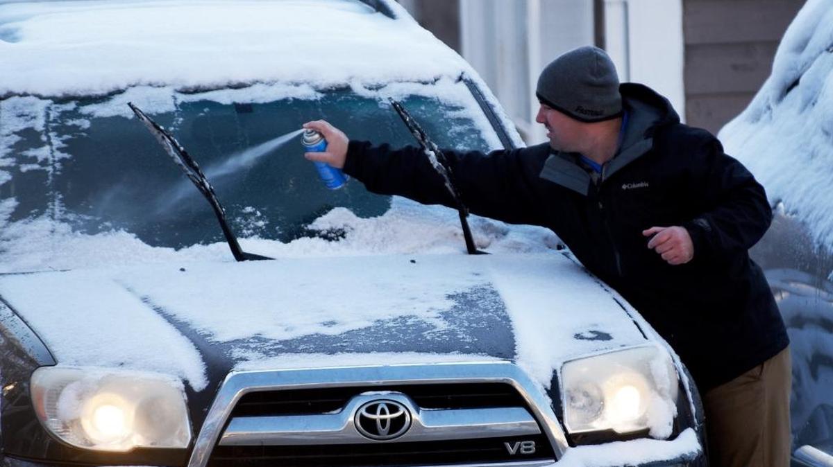 People had to clean off their cars in the Park Road area Thursday morning after Wednesday’s heavy snow.