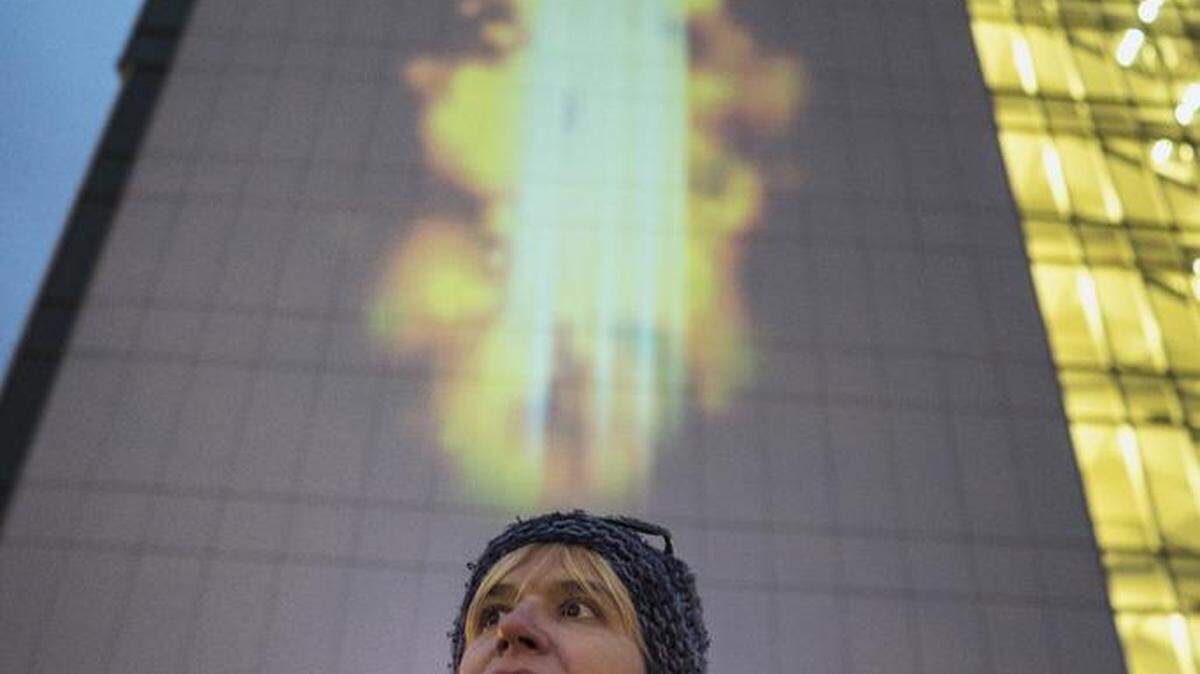 An exhibit that turns air pollution into public art opened Friday on the wall of UNC Charlotte Center City. The installation makes visible the fine particles that can be deadly. 4A