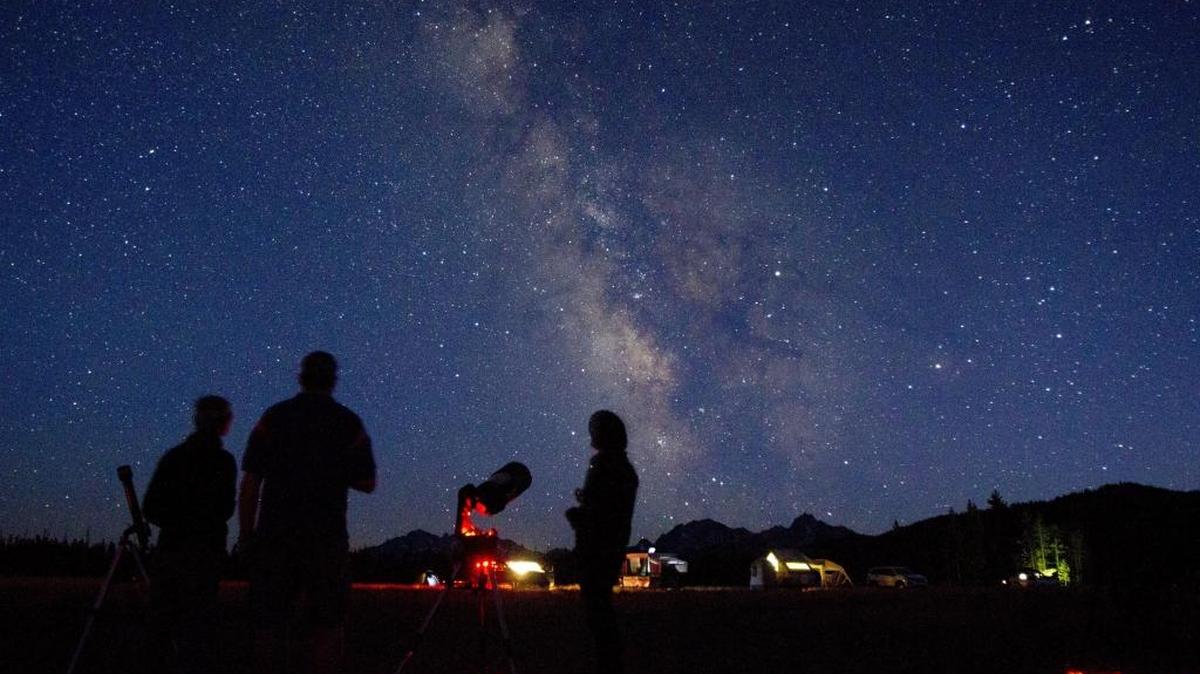 Stargazing is easiest on or near a new moon. March 7, 2018.