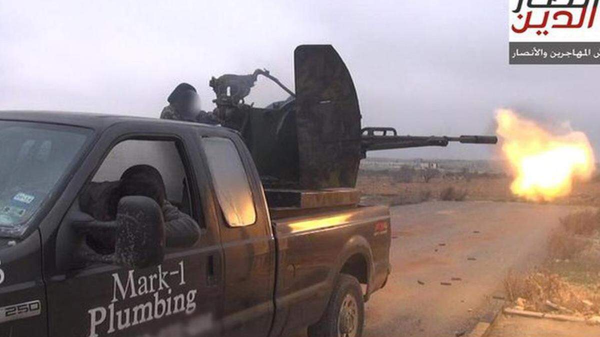The image of the truck was widely circulated on Twitter and published in news reports since 2014.