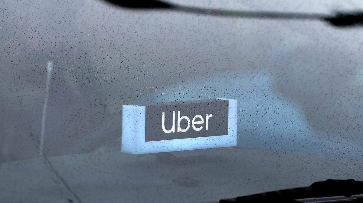 An Uber driver was accused of fleeing Memphis police at a traffic stop with a passenger still in his car. He pleaded guilty to evading arrest.