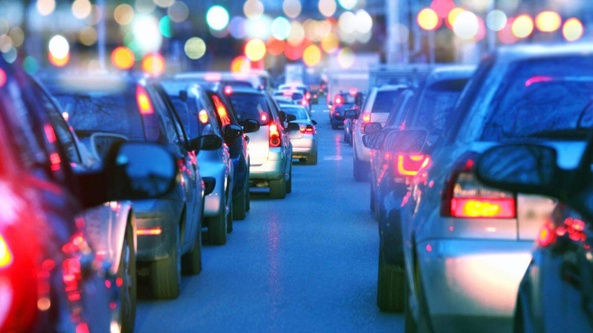A mechanic in Pennsylvania was putting counterfeit airbags in used vehicles and placing car buyers at risk, authorities said.