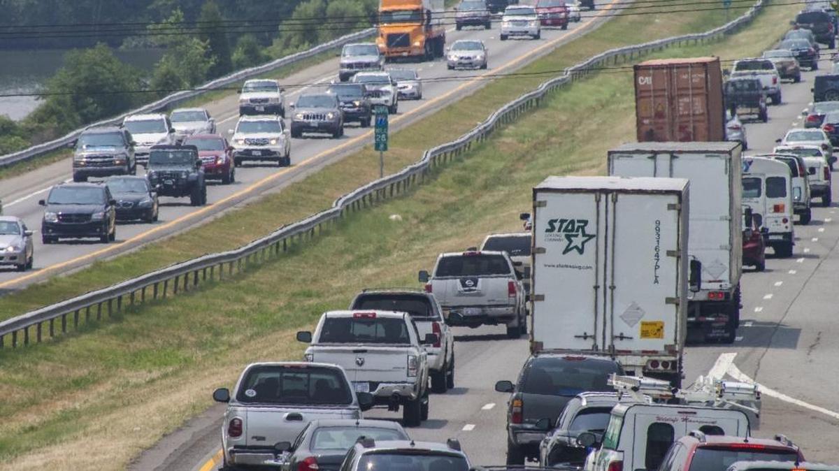 Traffic on I-77 near Exit 30 at Davidson. The fight over toll lanes on Interstate 77 now shifts to Charlotte, which holds the deciding vote on whether the controversial project continues.