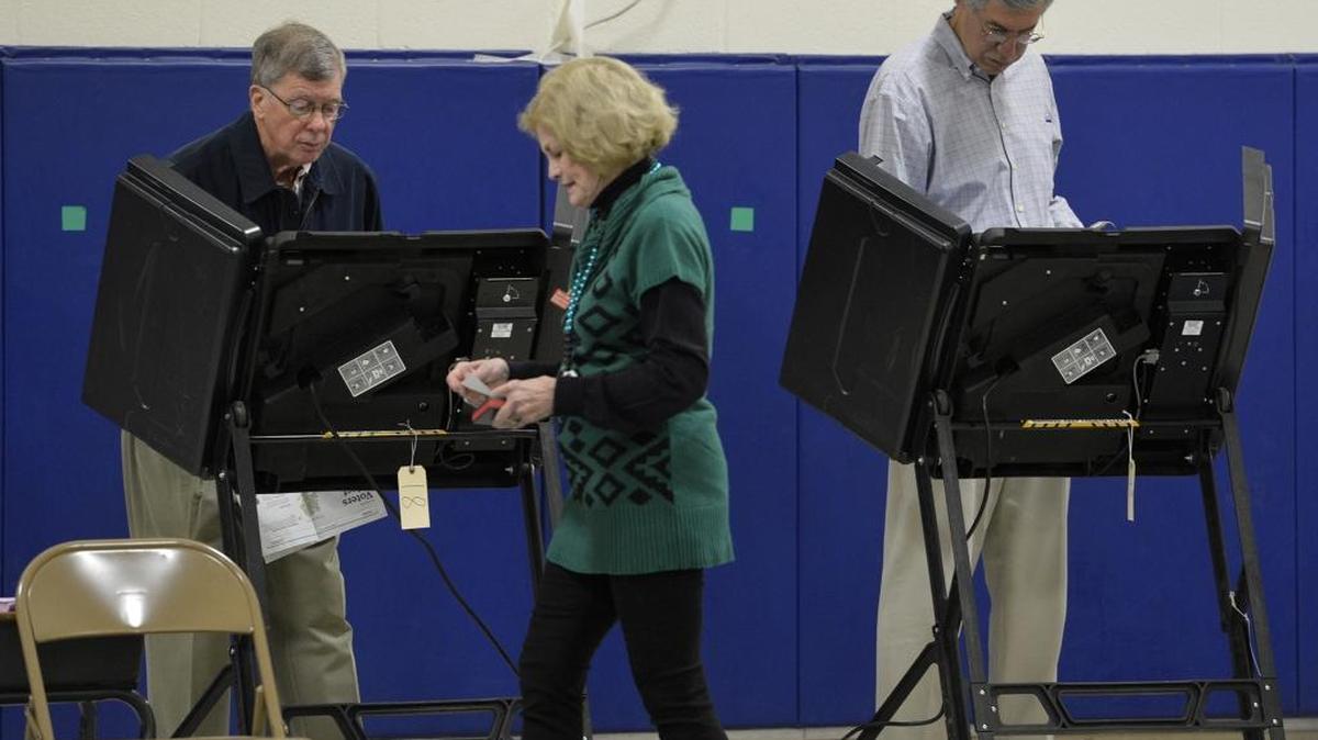 Early morning voters at Eastover Elementary School on Cherokee Road, Tuesday, October 03, 2015.