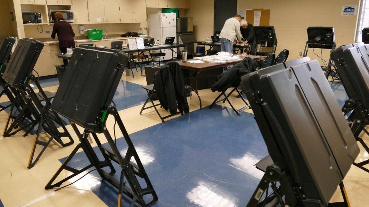 Precinct workers prepare for early voting at the CPCC Facilities Services building in the March primary. The N.C. Republican Party has urged GOP-led county elections boards this year to limit the hours of early voting, warning about the higher chances of voting fraud with same-day registration