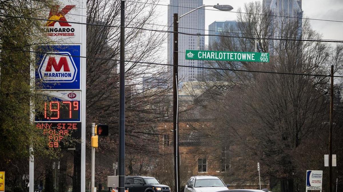 The state's gas tax will fall by 1 cent per gallon in 2016.