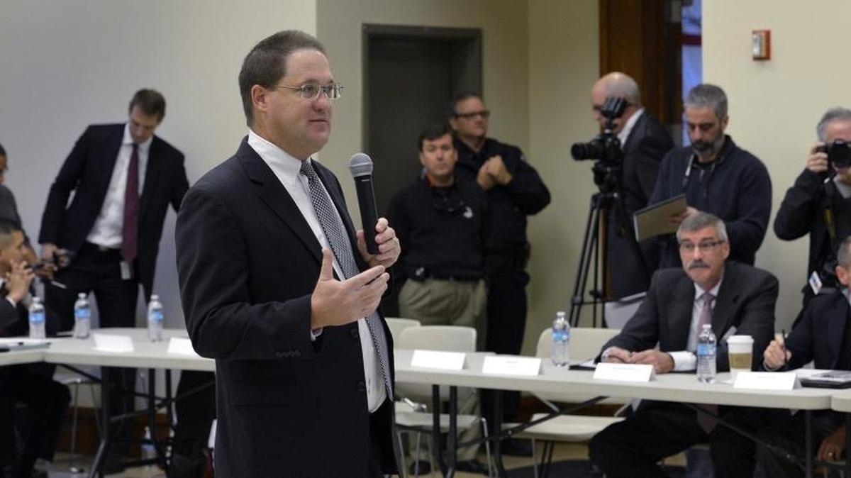 Former State Rep. Charles Jeter of Huntersville speaks to the Cornelius Town Hall for an Interstate 77 in November 2015.