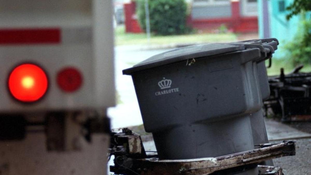 (6/6/97. CHAPMAN). Sanitation Equipment Operator, Joe Wallace, uses the mechanical arm to grab and dump garbage on his truck, during pickup service in Charlotte. The city won the bid to continue picking up trash. GAYLE SHOMER/STAFF