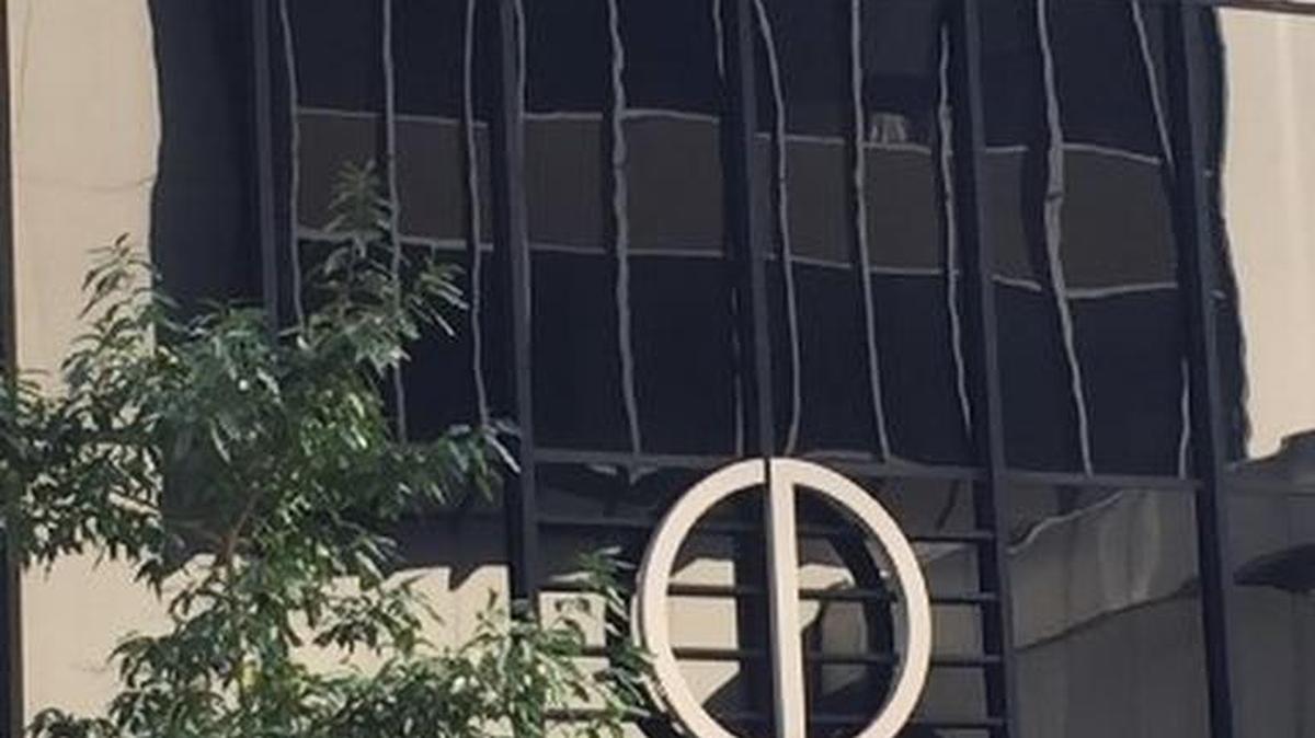 A deal between the federal government and Charlotte School of Law that would have restored some of the school’s student loans lies in pieces, with each side publicly blaming the other.