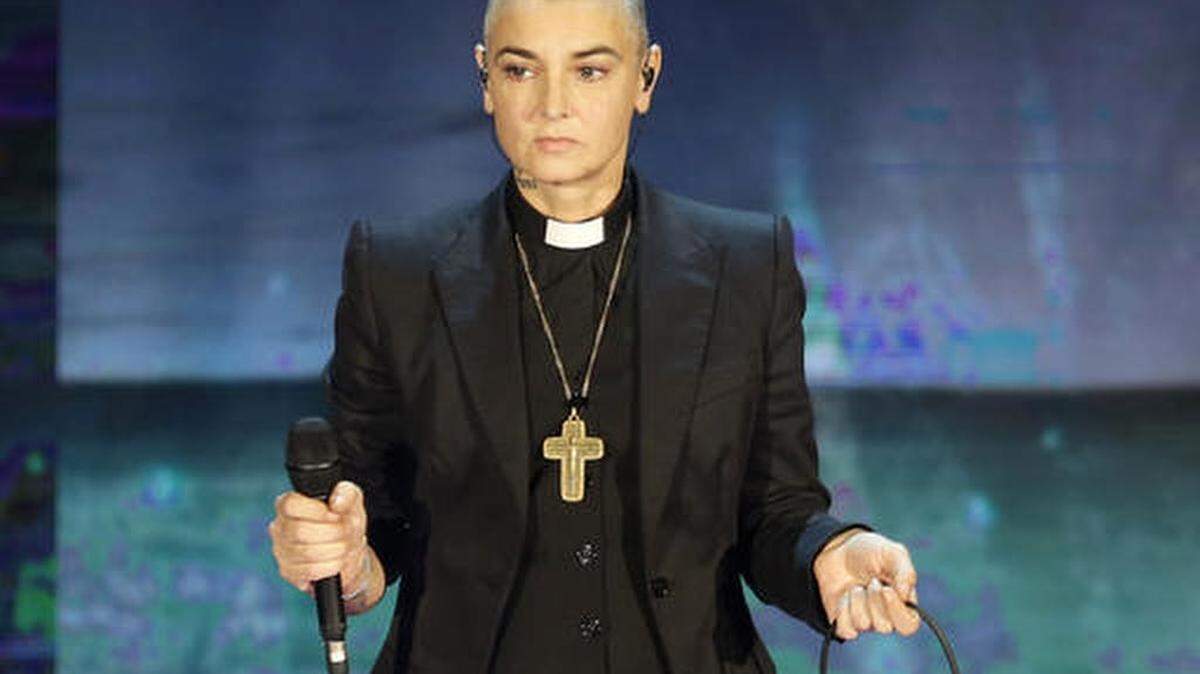 FILE - In this Oct. 5, 2014 file photo, Irish singer Sinead O'Connor performs during the Italian State RAI TV program "Che Tempo che Fa", in Milan, Italy. Police in suburban Chicago have put out a well-being check for the Irish singer. Wilmette police released a statement Monday, May 16, 2016, saying O'Connor reportedly left the area for a bicycle ride at 6 a.m. Sunday and hasn't returned.