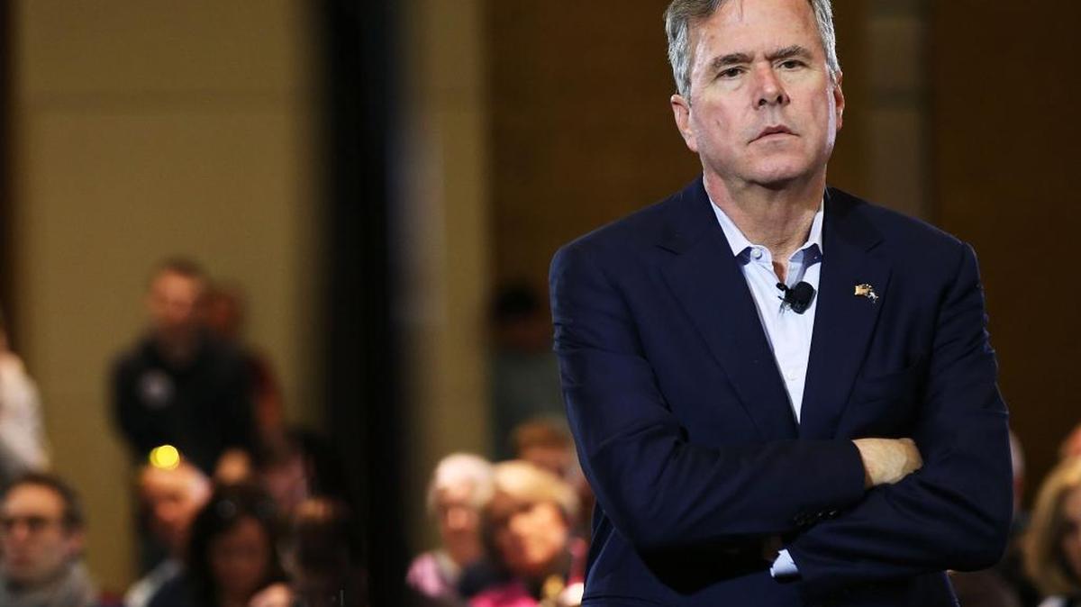 COLUMBIA, SC - FEBRUARY 18: Republican presidential candidate Jeb Bush speaks to an audience of voters on February 18, 2016 in Columbia, South Carolina. Bush, who is running as a moderate, campaigned with his brother, former President George W. Bush, last Monday in an attempt to raise his polling numbers before Saturday's primary. (Photo by Spencer Platt/Getty Images)