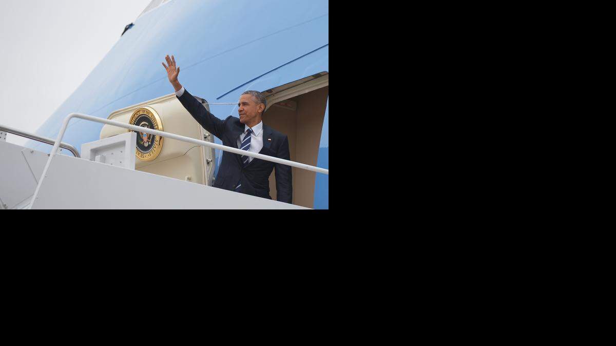 
US President Barack Obama makes waves from the steps of Air Force One prior to departure from Andrews Air Force Base in Maryland on April 15, 2015. Obama is heading to Charlotte, for a town hall meeting on working families. 
