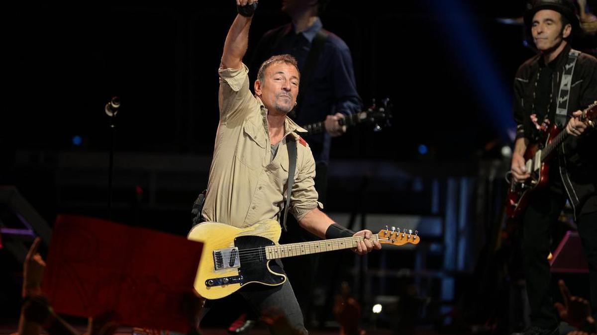 Bruce Springsteen and the E Street Band in concert at Raleigh, NC's PNC Arena Thursday night, April 24, 2014.