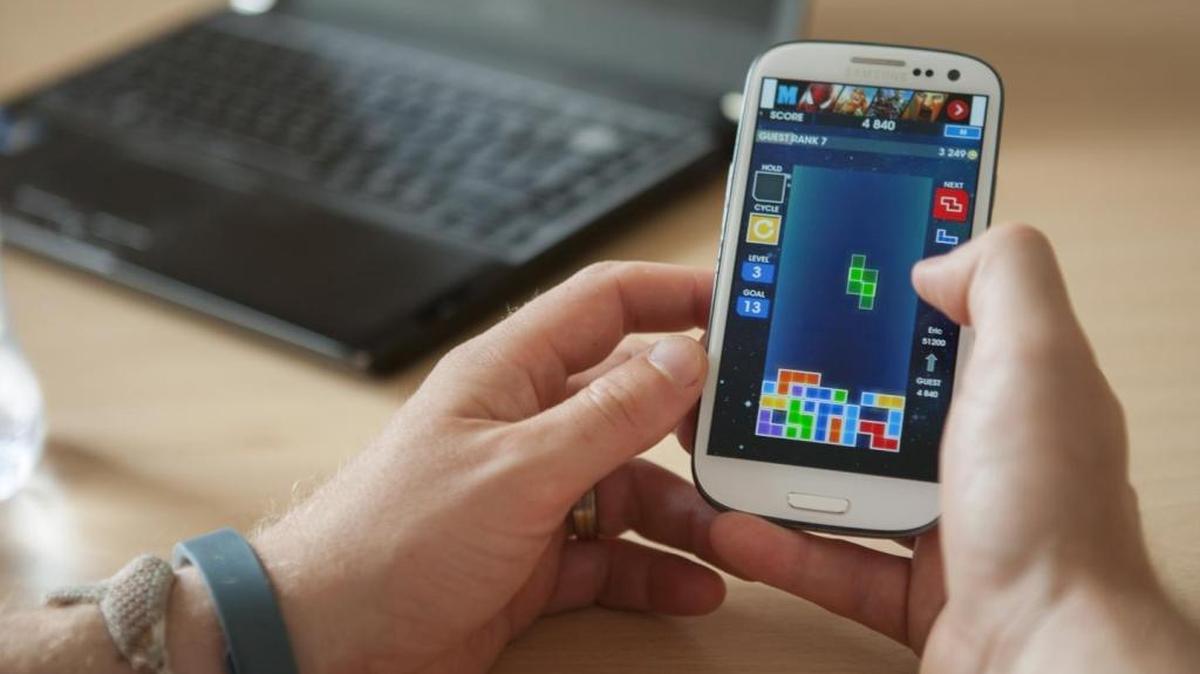 
Playing Tetris on a smartphone: A new study says this can reduce cravings.
