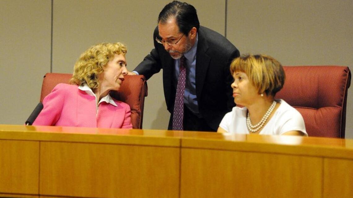 Without Mayor Roberts, Charlotte City Council issues letter supporting CMPD Chief Putney