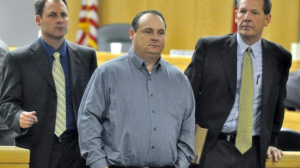 Mark Carver says he did what attorneys Brent Ratchford (left) and David Phillips (right) told him to do. “I just sat there and kept my mouth shut.... I left it all up to them.”