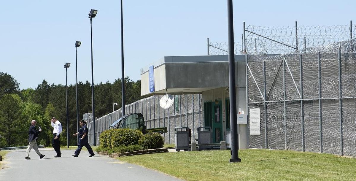 Prison officials enter and exit Lanesboro Correctional Institution in Polkton. At least eight Lanesboro employees were caught bringing in drugs, cellphones and tobacco from early 2013 to early 2017.