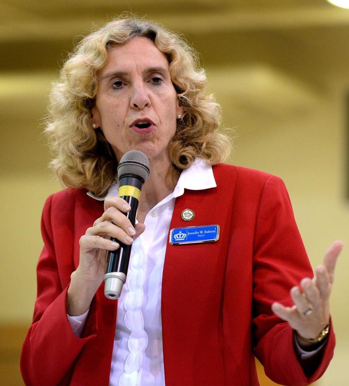 Charlotte Mayor Jennifer Roberts speaks during a mayoral forum in June. The incumbent Democrat lost to eventual mayor-elect Vi Lyles.