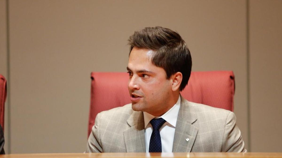 Charlotte City Council member Tariq Bokhari asked CMS to investigate allegations a teacher mistreated his son. Other parents at Selwyn Elementary accuse him of unfairly maligning a beloved teacher.