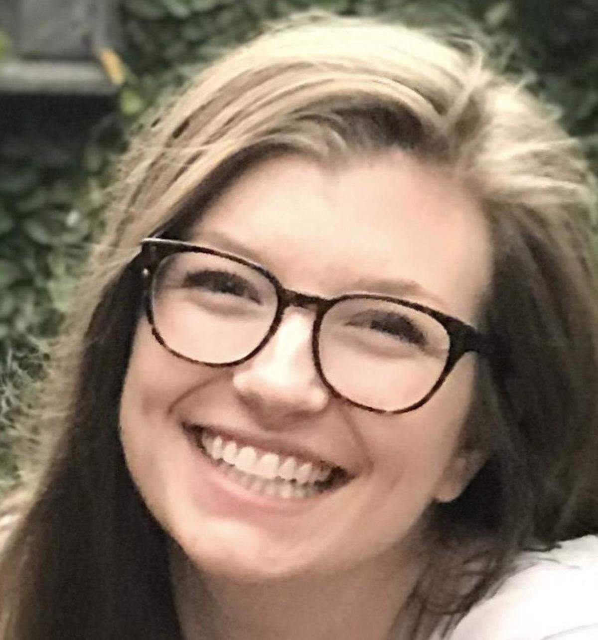 Isabel McLain